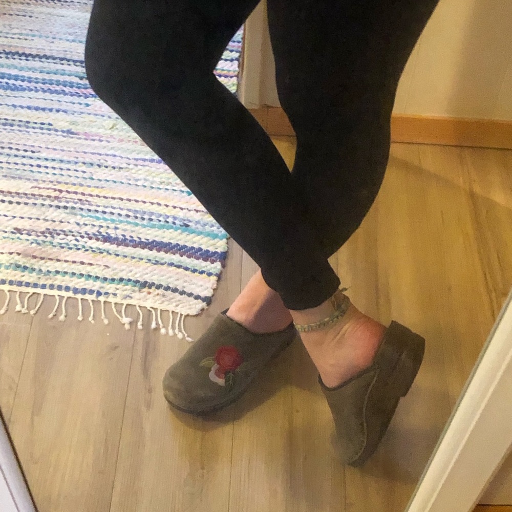 Floral Danskos
